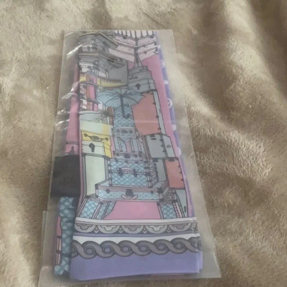 Designer-Style French-Girl Purple & Pink City-Scape Blossom Print Twilly Scarf
